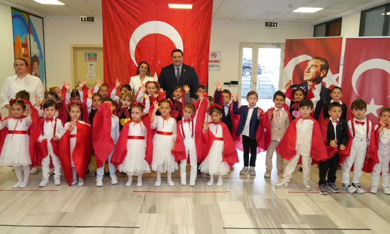 23 Nisan Coşkusu Ertelenen Gösterilerle Yeniden Canlandı