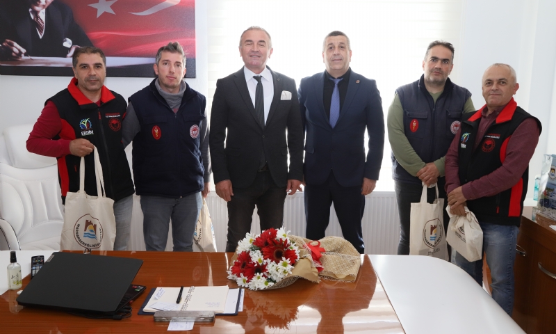 MARMARAEREĞLİSİ BELEDİYESİ VETERİNER HEKİMLERİ UNUTMADI